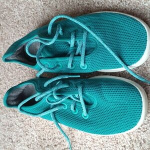 All birds Tree Runners Size 10 Turquoise